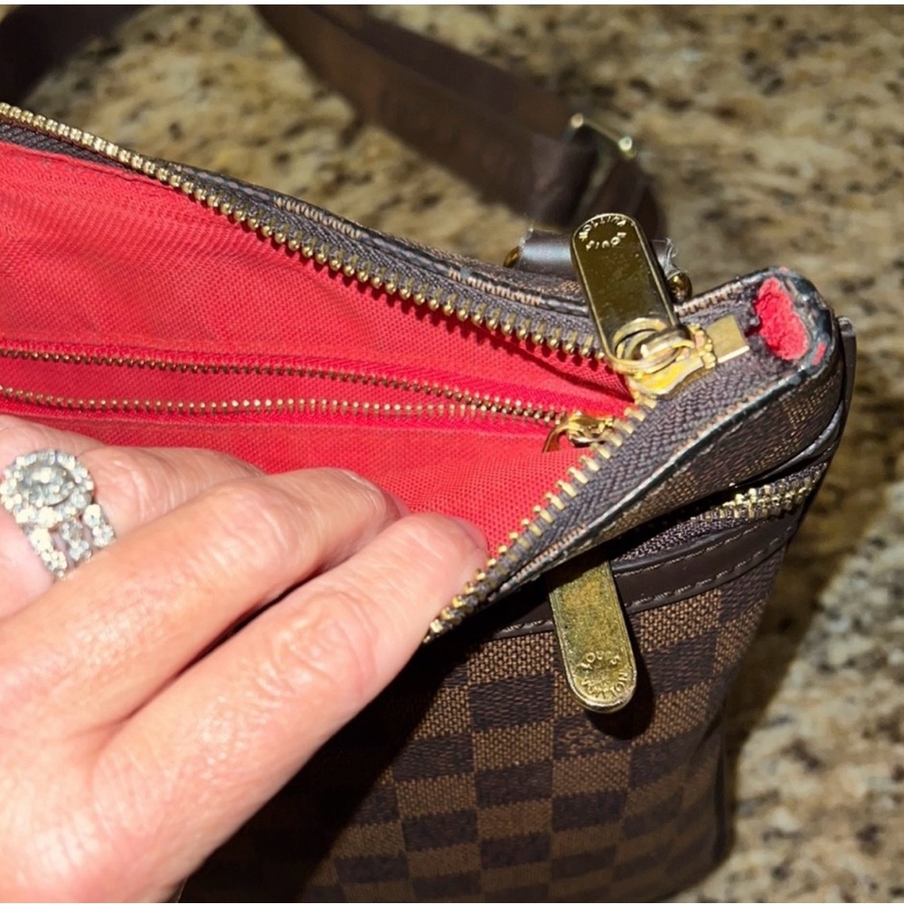 Rep. LV Crossbody - Picture 14 of 15